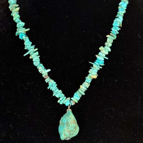 Chips Turquoise Necklace with Nugget Stone - Picture 2 of 6